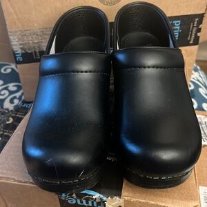 Dansko Professional Women's Clog Black Box Leather #006020202, Size 39 (8.5-9)
